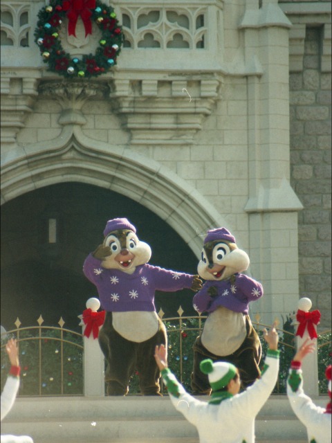 デールとチップ（ミッキーのクリスマスプレゼント）