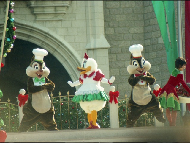 デール、デイジー、チップ（ミッキーのクリスマスプレゼント）