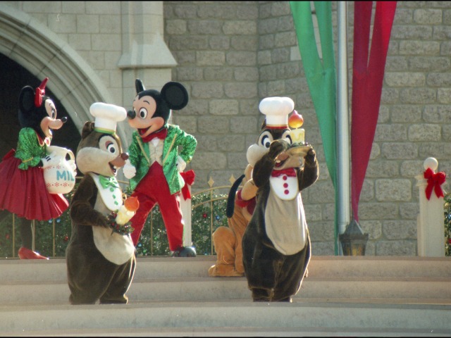 ミニー、ミッキー、デール、チップ（ミッキーのクリスマスプレゼント）