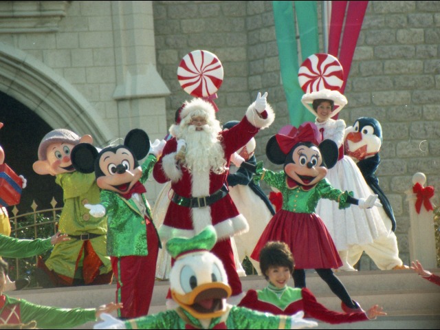 ドーピー、ミッキー、ドナルド、サンタ、メリーポピンズ、ミニー、ペンギン（ミッキーのクリスマスプレゼント）