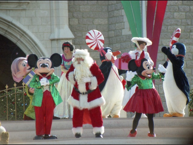 ドーピー、ミッキー、白雪姫、サンタ、ペンギン、メリーポピンズ、ミニー（ミッキーのクリスマスプレゼント）