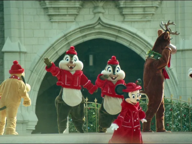 プルート、デール、チップ、ミニー（ミッキーのクリスマスプレゼント）