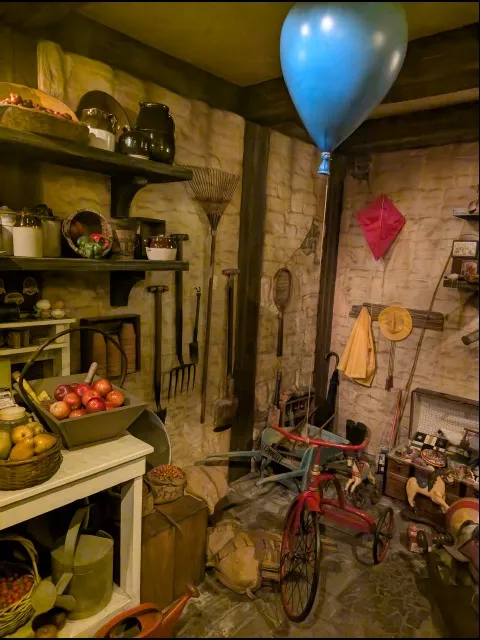 納屋の青い風船(プーさんのハニーハント)