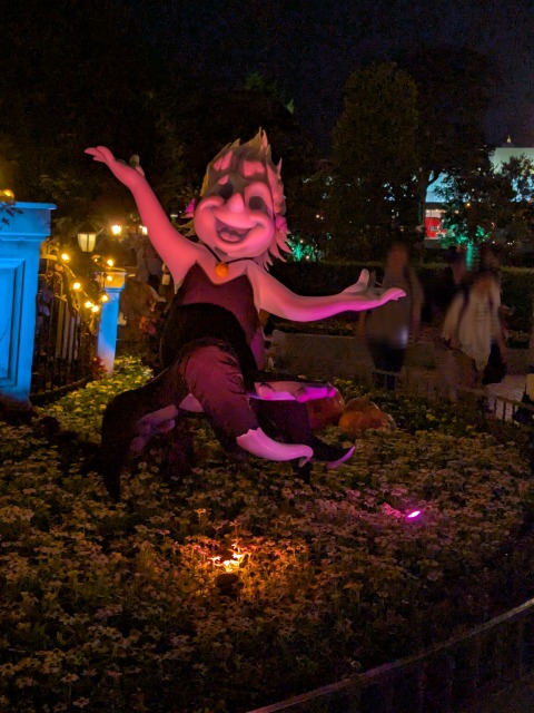 アースラに扮するゴースト（ディズニー・ハロウィーン 2025）