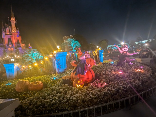 中央花壇（ディズニー・ハロウィーン 2025）