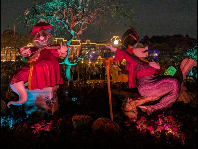フック船長とジャファーに扮するゴースト（ディズニー・ハロウィーン 2025）