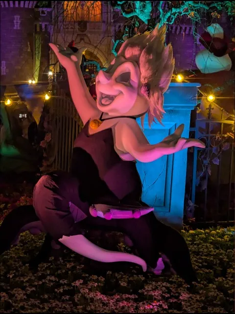 アースラに扮するゴースト(ディズニー・ハロウィーン 2025)