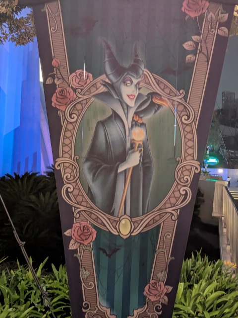 マレフィセントの旗（ディズニー・ハロウィーン 2025）
