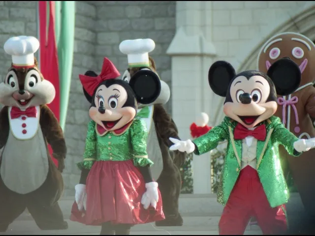 チップ、ミニー、デール、ミッキー（ミッキーのクリスマスプレゼント）