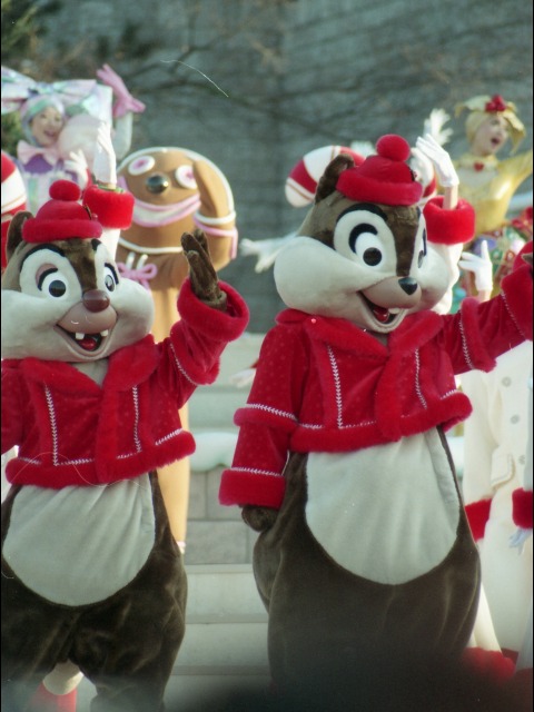 デールとチップ（ミッキーのクリスマスプレゼント）