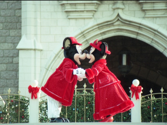 ミッキーとミニー（ミッキーのクリスマスプレゼント）
