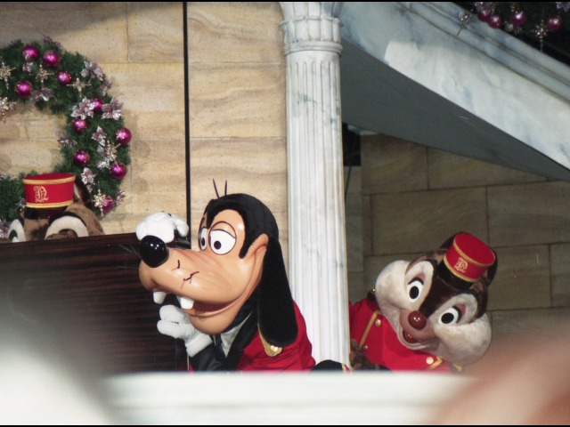 グーフィーとデール（クリスマス・ホリデー・イン・ニューヨーク）