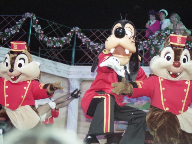 チップ、グーフィー、デール（クリスマス・ホリデー・イン・ニューヨーク）