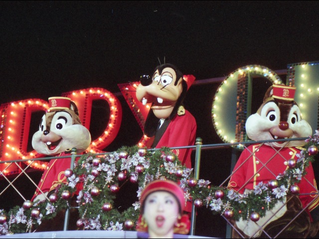 チップ、グーフィー、デール（クリスマス・ホリデー・イン・ニューヨーク）