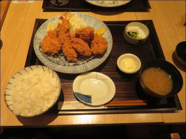 かき盛合せ御飯(とんかつ 和幸)