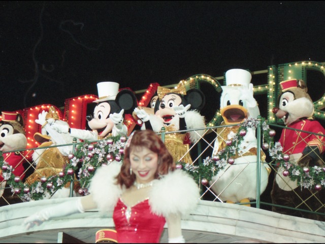チップ、デイジー、ミッキー、ミニー、ドナルド、デール（クリスマス・ホリデー・イン・ニューヨーク）