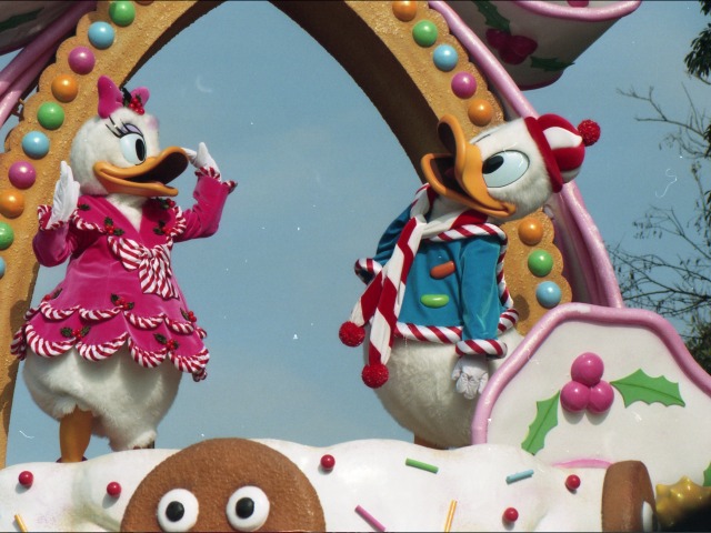 デイジーとドナルド（ミッキーのクリスマス・オン・パレード）