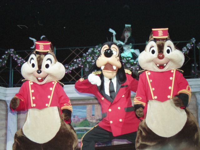 チップ、グーフィー、デール（クリスマス・ホリデー・イン・ニューヨーク）