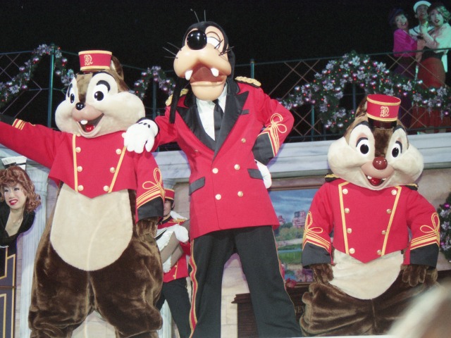 チップ、グーフィー、デール（クリスマス・ホリデー・イン・ニューヨーク）