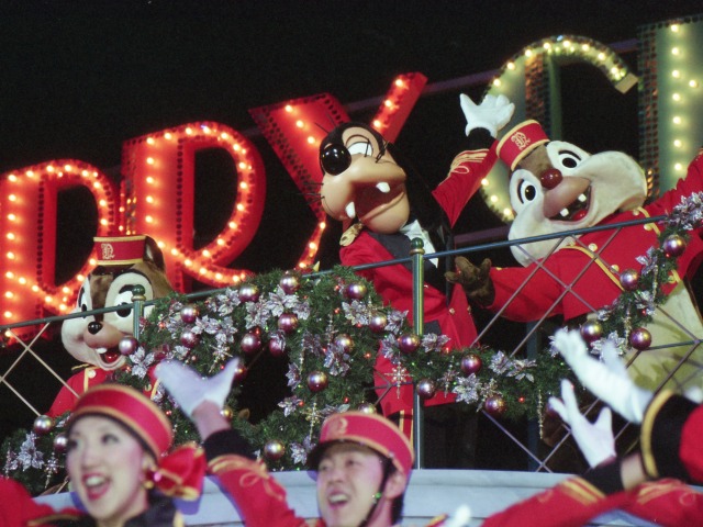 チップ、グーフィー、デール（クリスマス・ホリデー・イン・ニューヨーク）