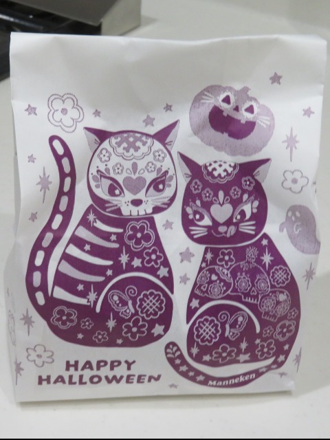 黒猫の紙袋（マネケン）