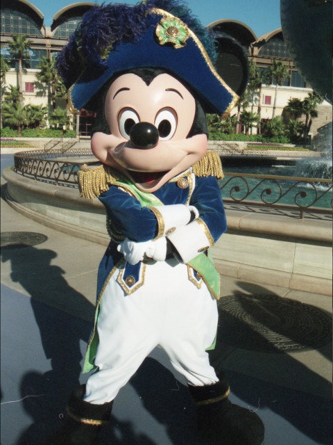 ミッキーマウス（エントランス）