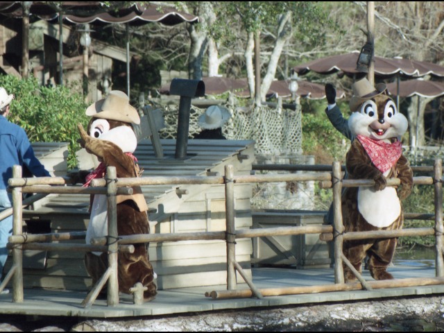 いかだのデールとチップ（ウエスタンランド）