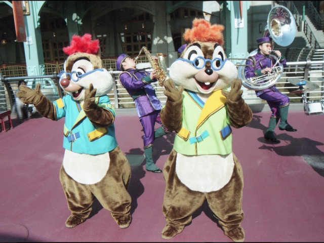 デールとチップ（ディスカバリー・ミュージック・トゥループ）