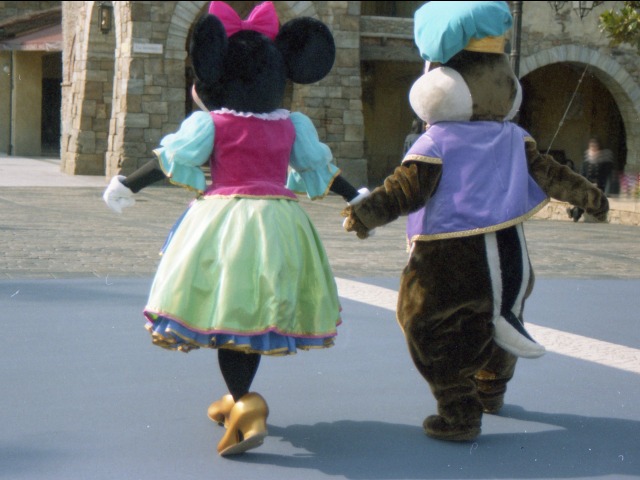 ミニーとデール（エントランス）