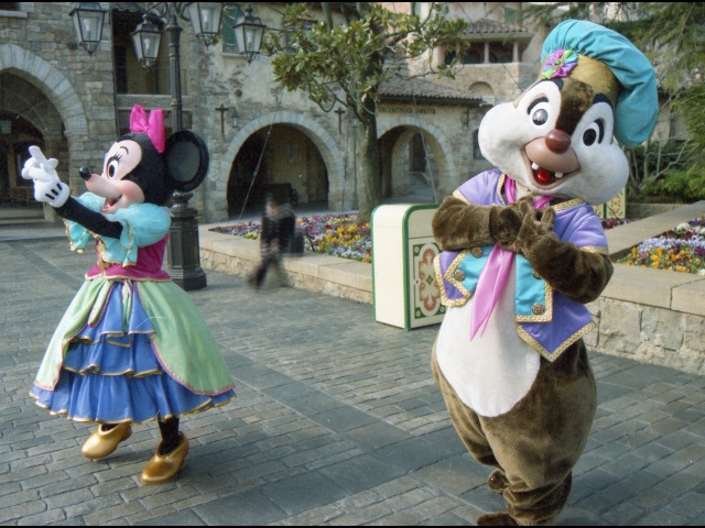 ミニーとデール（エントランス）