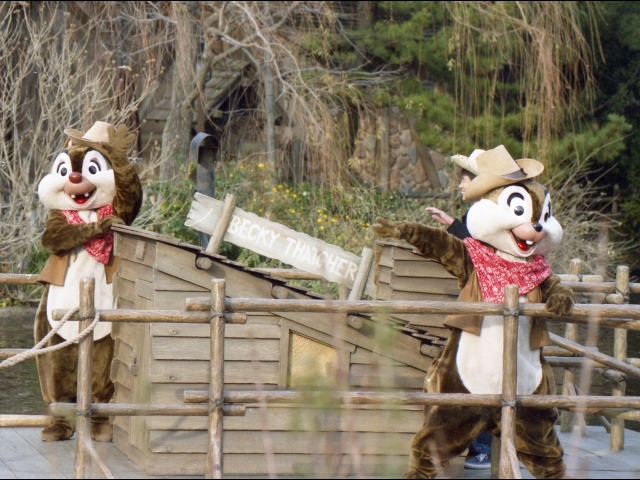 デールとチップ（トムソーヤ島いかだ）