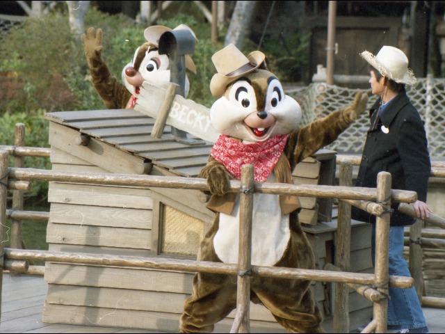 デールとチップ（トムソーヤ島いかだ）