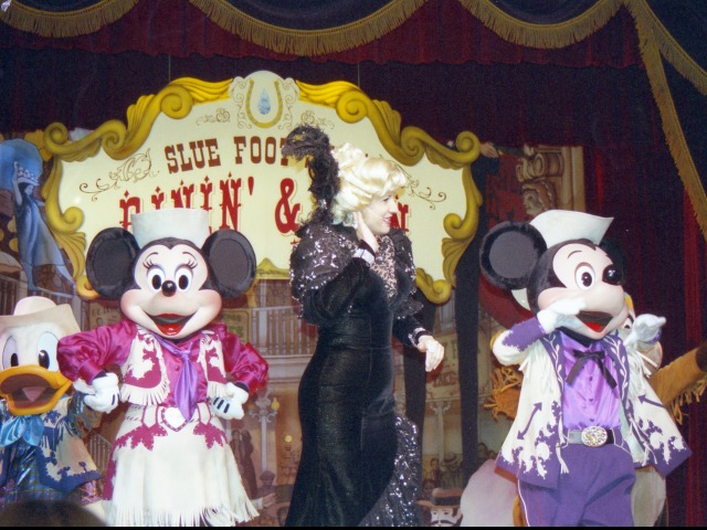 ドナルド、ミニー、スルーフットスー、ミッキー（スルーフットスーのダイニング＆ファン）