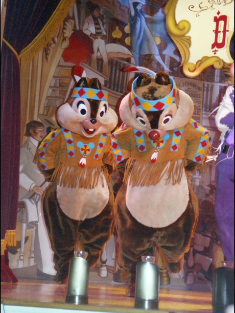 チップとデール（スルーフットスーのダイニング＆ファン）