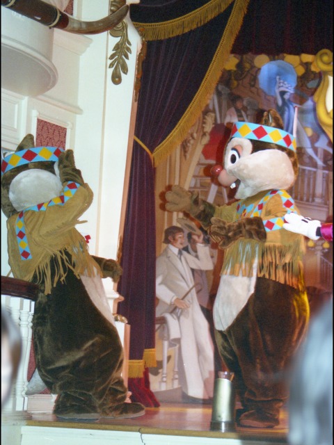 チップとデール（スルーフットスーのダイニング＆ファン）