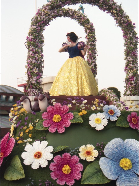 白雪姫フロート（ディズニー・プリンセス・プロセッション“ブーケ・オブ・ラブ”）