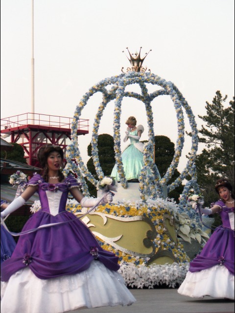 シンデレラフロート（ディズニー・プリンセス・プロセッション“ブーケ・オブ・ラブ”）