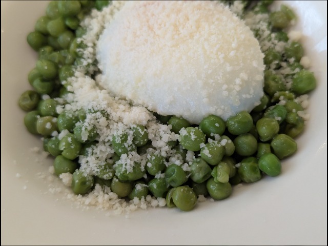 柔らか青豆の温サラダ アップ（サイゼリヤ）