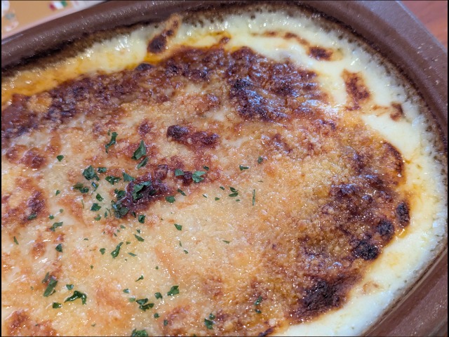 焼チーズミラノ風ドリア アップ（サイゼリヤ）