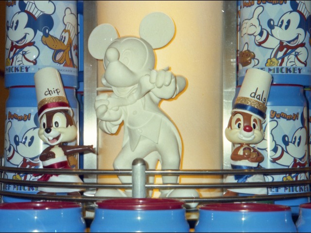 ミッキーとチップとデール像（シェフ・ミッキー）