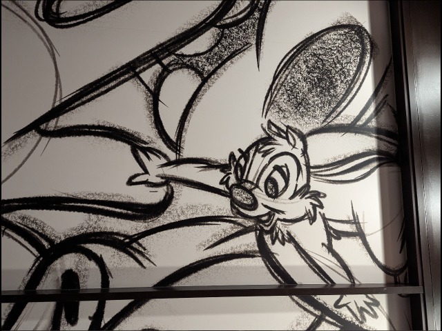 待機列壁のイラスト デール（ディズニーストア ディズニーフラッグシップ東京）