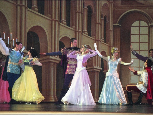 白雪姫、オーロラ姫、シンデレラと各王子（ワンマンズ・ドリームⅡ－ザ・マジック・リブズ・オン）