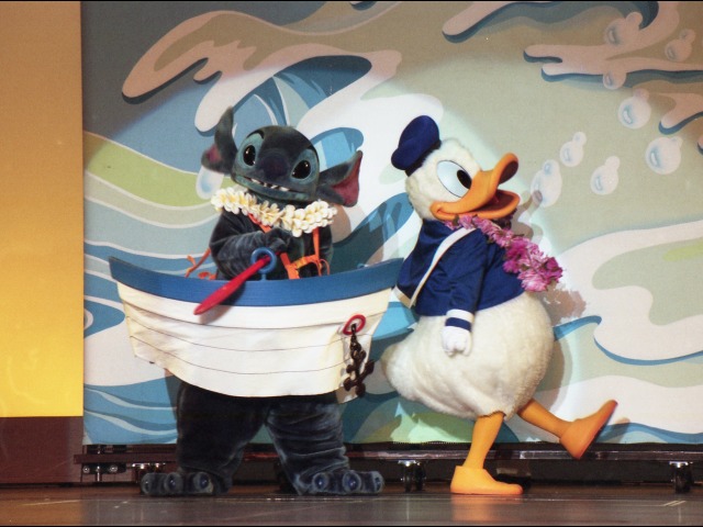 スティッチとドナルド（ワンマンズ・ドリームⅡ－ザ・マジック・リブズ・オン）