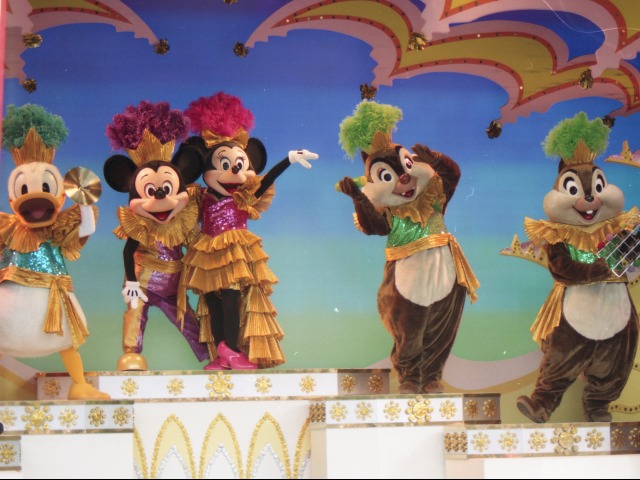 ドナルド、ミッキー、ミニー、デール、チップ（ミニー・オー！ミニー）