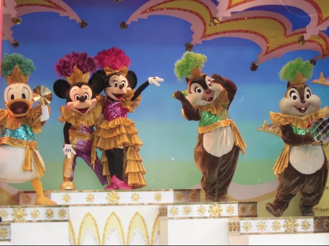 ドナルド、ミッキー、ミニー、デール、チップ（ミニー・オー！ミニー）