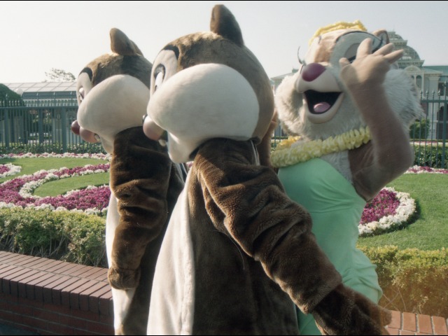 デール、チップ、クラリス(エントランス)