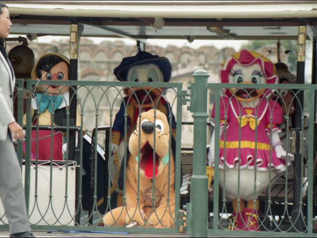 ピノキオ、ドナルド、プルート、デイジー（ミート＆スマイル）