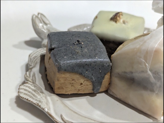 黒ごまきなこラテ（スコーン専門店iro）