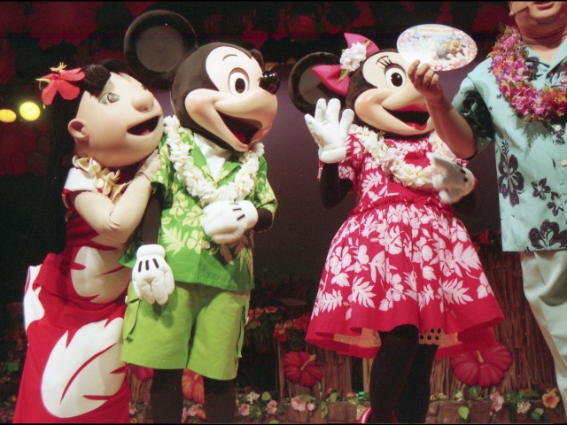 リロ、ミッキー、ミニー（リロのルアウ＆ファン）