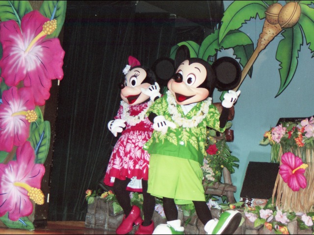 ミニーとミッキー（リロのルアウ＆ファン）
